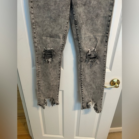 NWOT L’Agence High line High Rise Skinny in Distressed Moonstone Gray Jeans - Picture 3 of 12